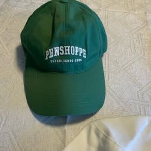 bundle lot of 2 trendy women's hats new - Picture 2 of 3